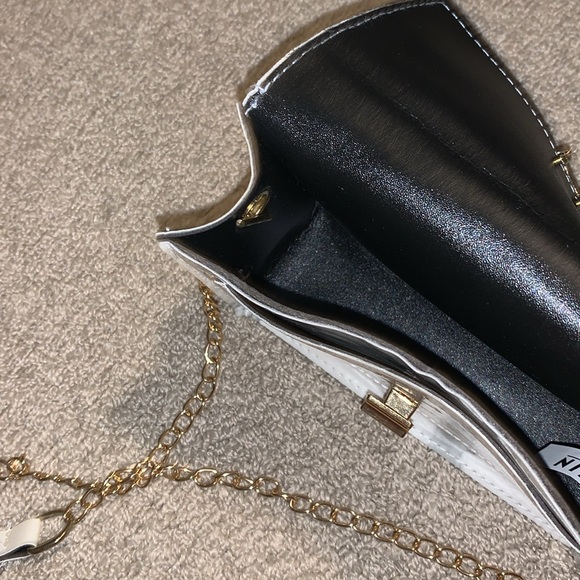 Marbled Crossbody Purse with Gold Chain - Picture 3 of 3